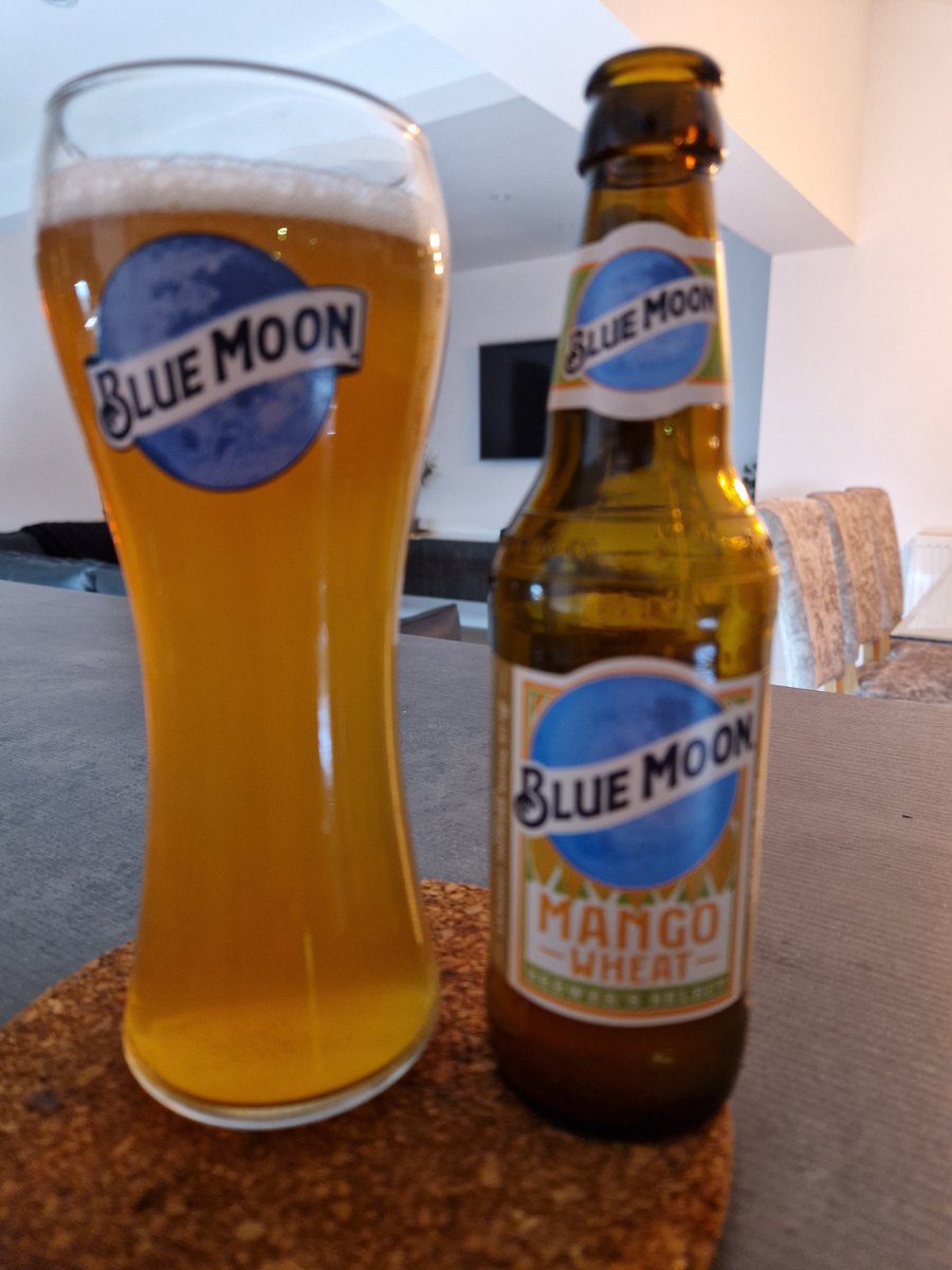 jevpop's tweet photo. Blue Moon Mango Wheat. Somehow, it  works 😋 https://t.co/bI0Rj636vZ