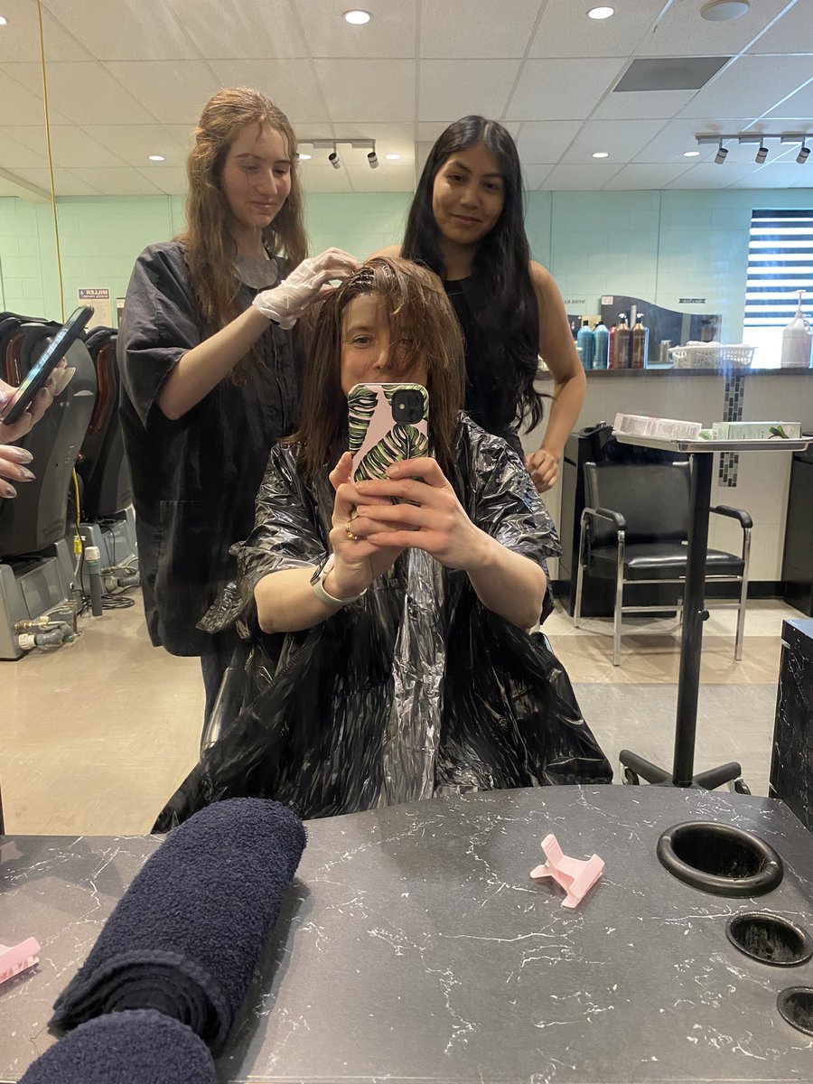 SanvilleAM22's tweet photo. Visited the @MillerCHS Hairstyling and Esthetics 30 class today!  Thanks Hailey and Sarah for the fresh colour!! https://t.co/HqRTnHyhpt