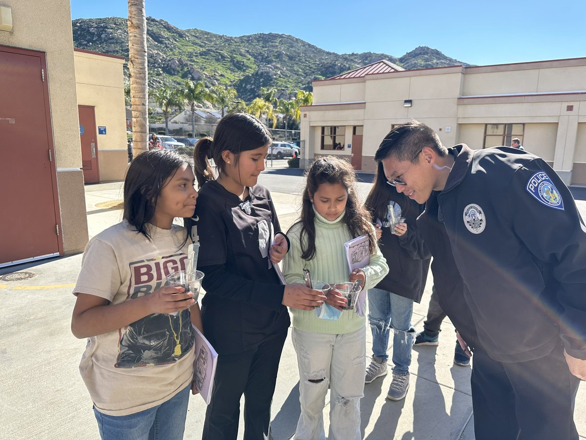 While our at <a href="/lasselleVVUSD/">Lasselle Elementary</a> Home of the 🐆 <a href="/VVUSDPDReserve3/">Reserve Officer Nguyen</a>  had a chance to learn about changes in soil temperature from some of our 4th grade students. <a href="/VVUSDPD/">VVUSD-Police Department</a>