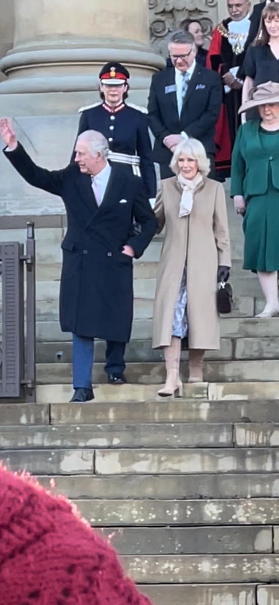 Earlier 🤴🏻👸

#RoyalVisitBolton