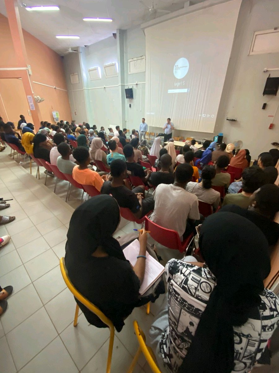 Merci à <a href="/ac_mayotte/">Académie de Mayotte</a> de nous avoir permis ce moment de partage avec les lycéens et préparationaires de Mayotte (Sada, Les Lumières, Petite Terre, Cité du Nord, Dembeni). De très belles découvertes et des échanges riches. A très bientôt !🙏
#engagement 
#innovation