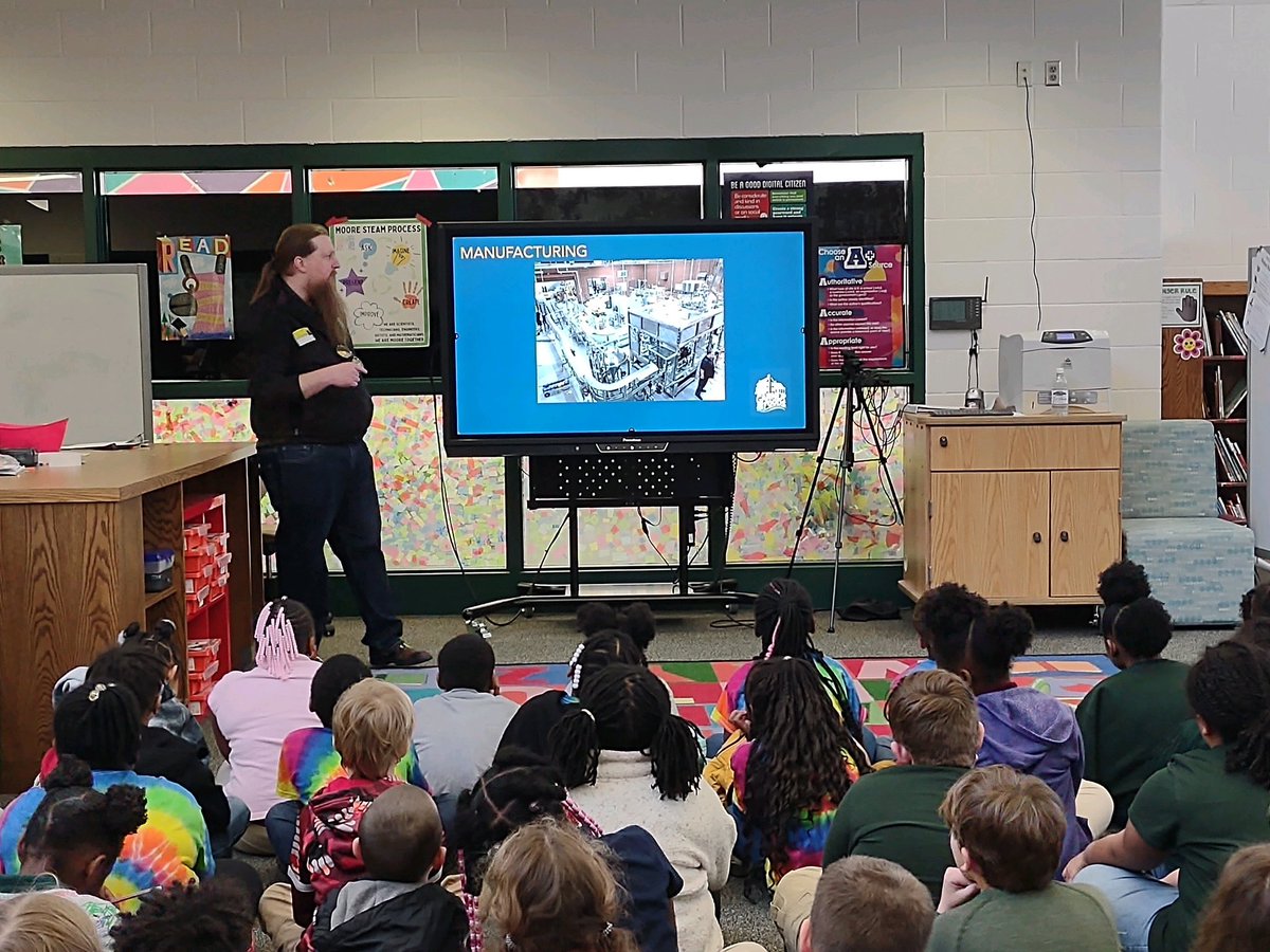 moore_magnet's tweet photo. Our 3rd graders had the opportunity to meet with Heyward Garner, COO of Garner Foods. 

Students at Moore get opportunities to learn from real world leaders. Thank you, Mr. Garner.

We are #MooreTogether https://t.co/1kHqr4ghFm