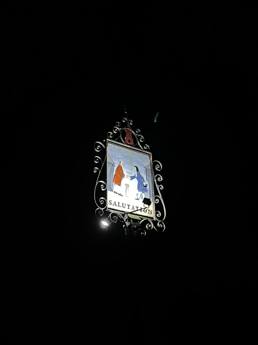 LilyWaite_'s tweet photo. I am at my favourite pub and I am very happy. https://t.co/yqlraeo1UM