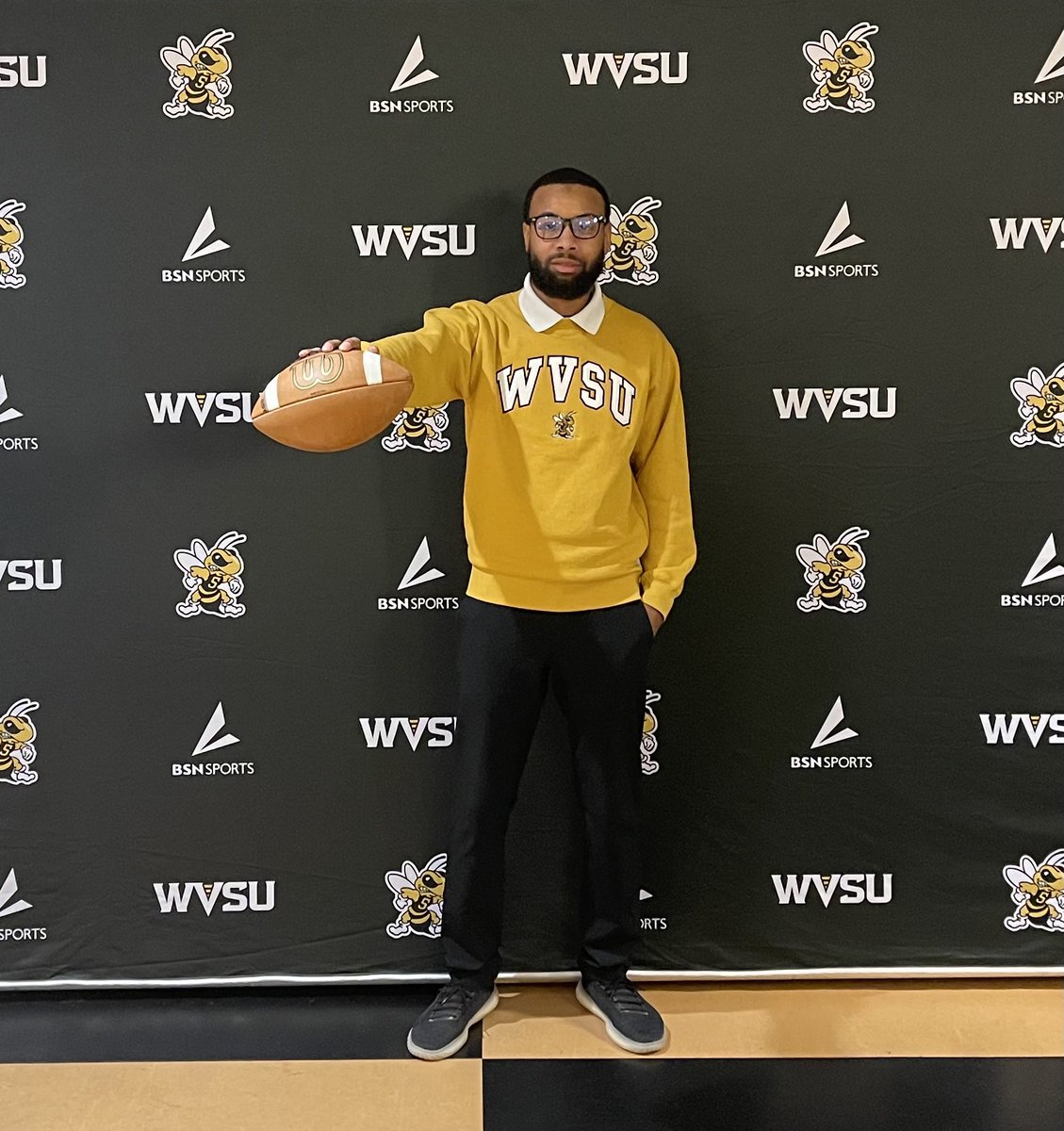 CoachLeez's tweet photo. Another big weekend ahead for future Yellow Jackets! #ItStartAtState #WVSTATE https://t.co/LeOoFItYk2