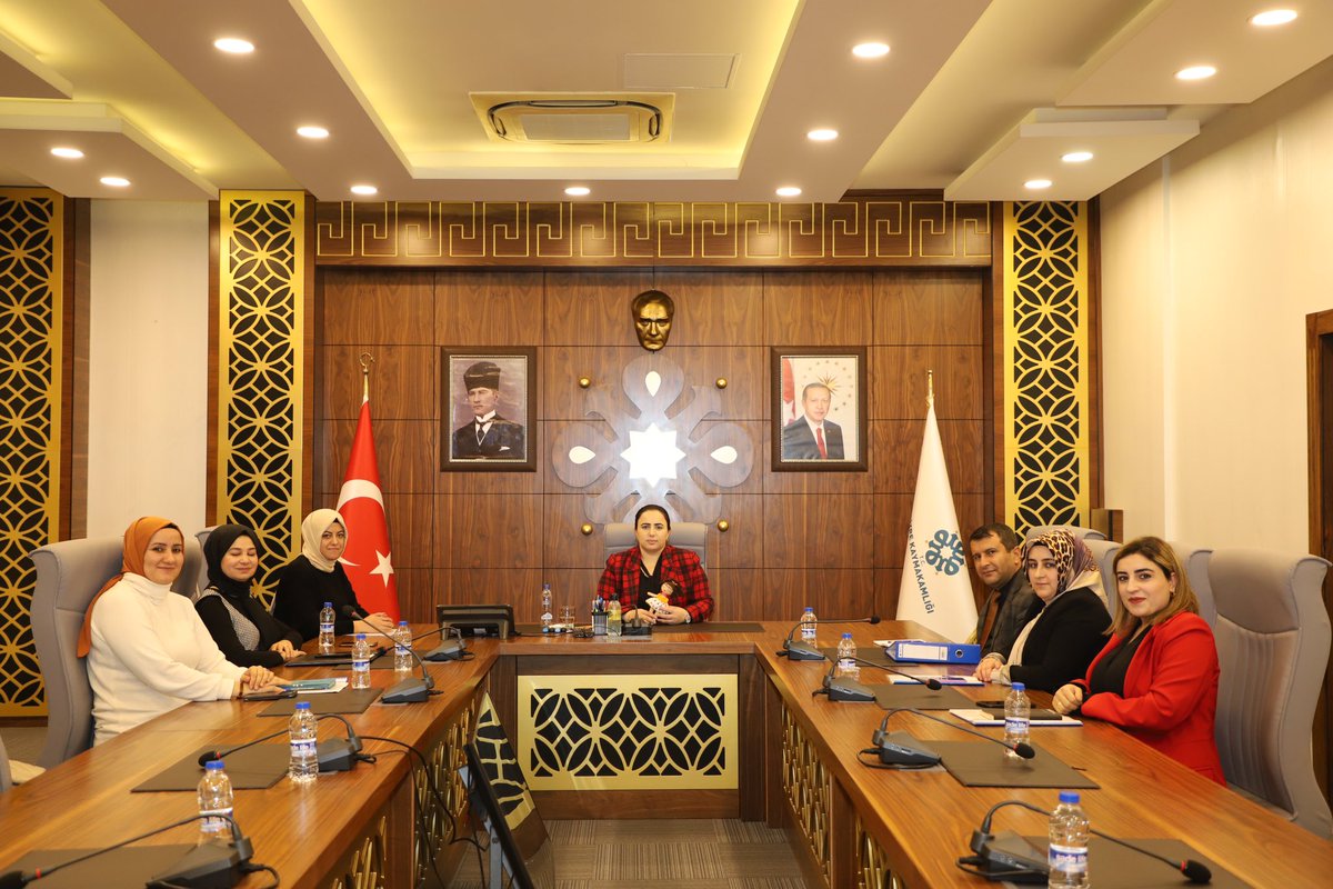 nazlidemirrr's tweet photo. İlçemizde bulunan Aile Destek Merkezlerimizin koordinatörleri ile bir araya gelerek 2023 yılı içerisinde yapacağımız çalışmalarla ilgili istişarelerde bulunduk. Kadınlarımız her şeyin en güzeline layık. https://t.co/QcNYXEHU9i