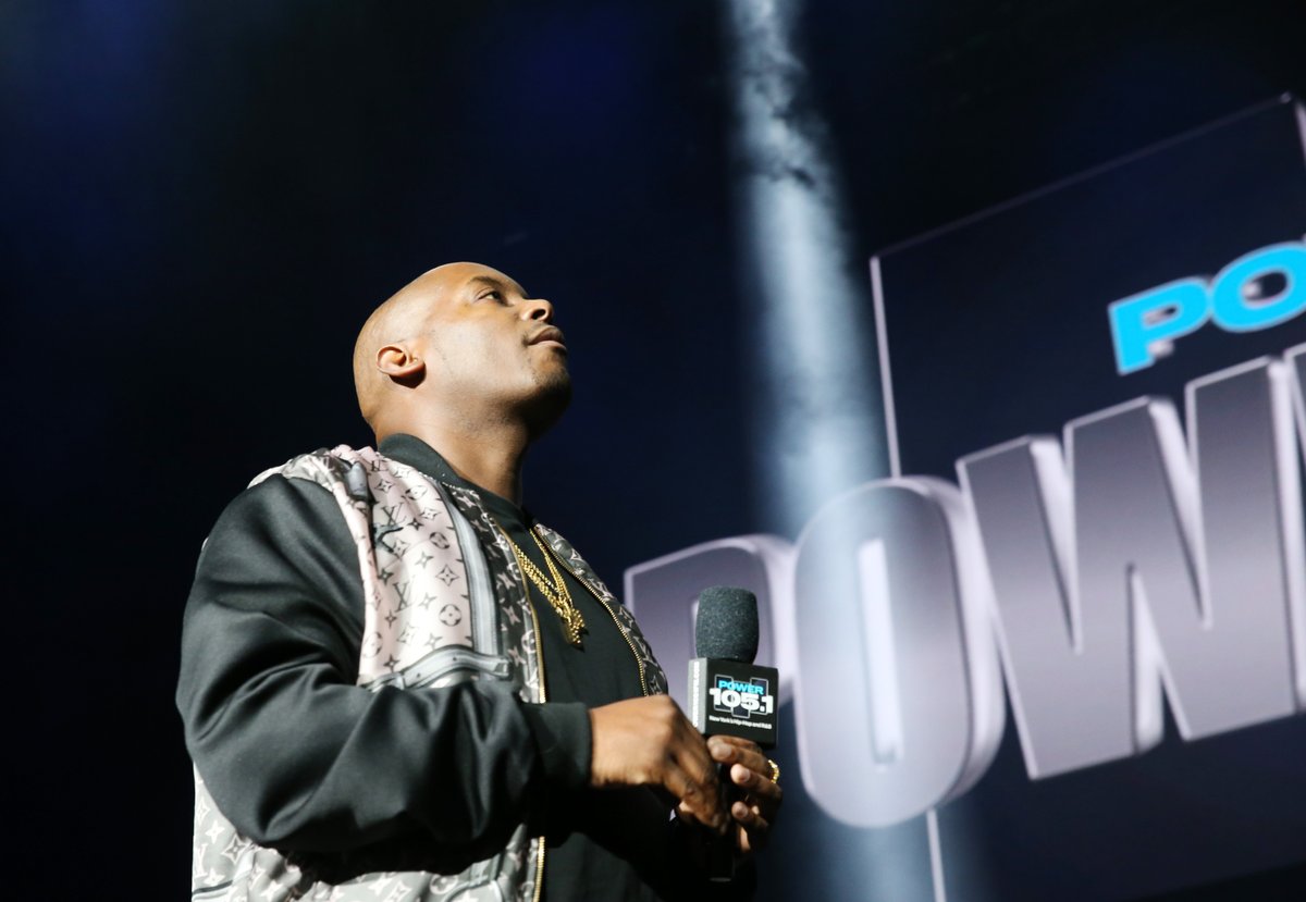 Power1051's tweet image. In honor #NationalDJDay we salute THE PRINCE OF NEW YORK 🤴🏾 @DJSELF (📸 Getty) #RespectTheDJ