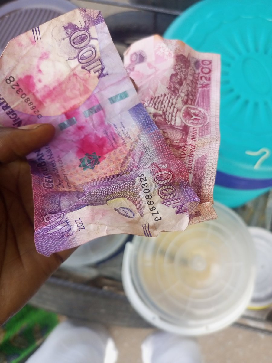 ayfbeloved's tweet photo. In everything you do, make sure you keep the new currency far away from water,try not to mix it with old one, If you're wearing white & it's about to rain, put ur money inside nylon before ur pocket...
#newnotescam
Money heist Nancy Isime in edo https://t.co/E8VyRHcCTy