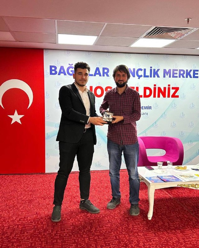 BBGencMeclis's tweet photo. İstanbul'u tanıdığını zanneden biz İstanbullular adına faydalı ve aydınlatıcı "Köşe Bucak İstanbul" sohbetini Gezi Rehberi ve İstanbul Tarihi Uzmanı Yasin Karabacak ile gerçekleştirdik. https://t.co/EMEBDSEuzM
