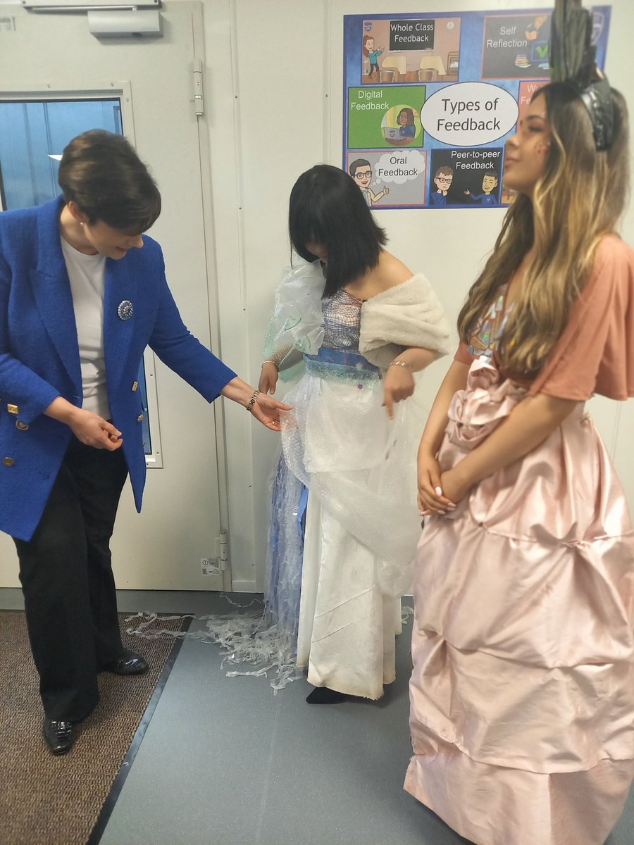 NormaFoleyTD1's tweet image. Hard to beat a welcome like this at @mungretcc with @willieodeaLIVE, @kodonnellLK, @maria16byrne and public reps. From my two student guides Kate and Billy and the incredible guard of honour, right up until I turned the sod at the exciting new campus, this was a visit to remember