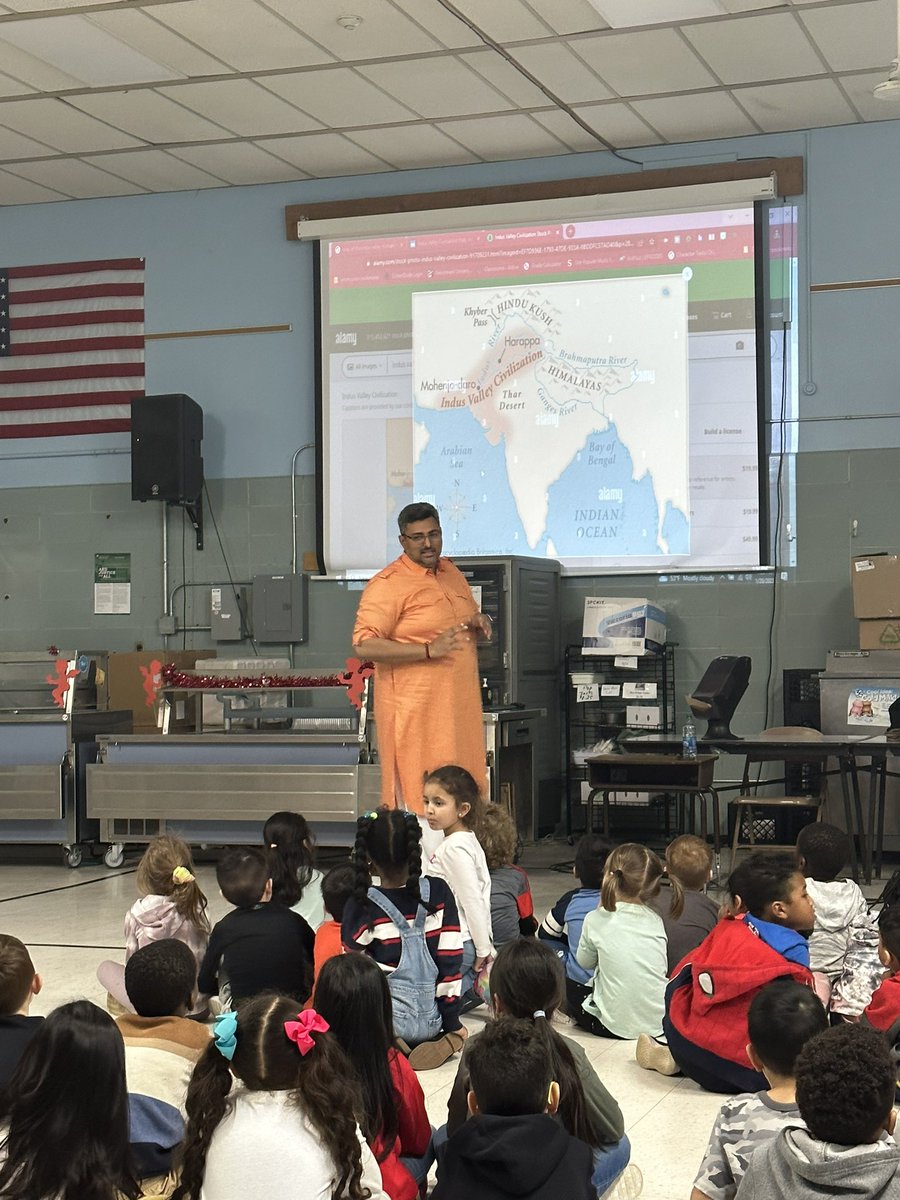 MargaretTruppa's tweet photo. MPT school #19 students learning some Indian Dances for “Indic Heritage Month”. A big Thank You to Mr Sidana! 🇮🇳 https://t.co/8AGIfods3a