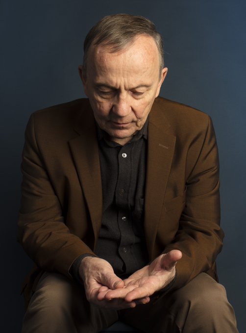 BeatiteBeatrice's tweet image. "Ce n'est que dans l'amour, dans la délicatesse d'une main, la lenteur d'une voix ou le tourment d'un regard que chaque chose retrouve sa place".

Christian Bobin