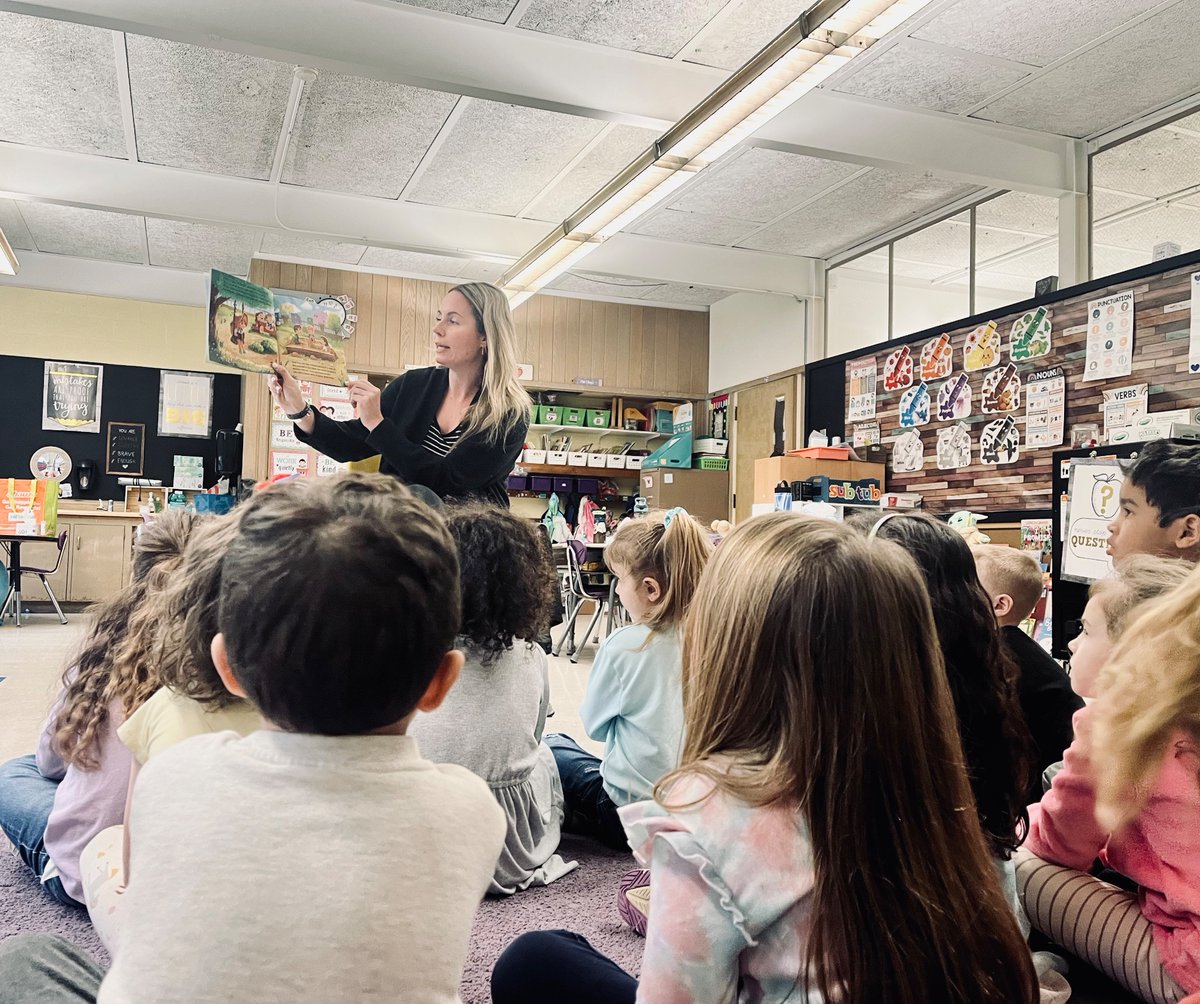 Miss Clinger tweet media