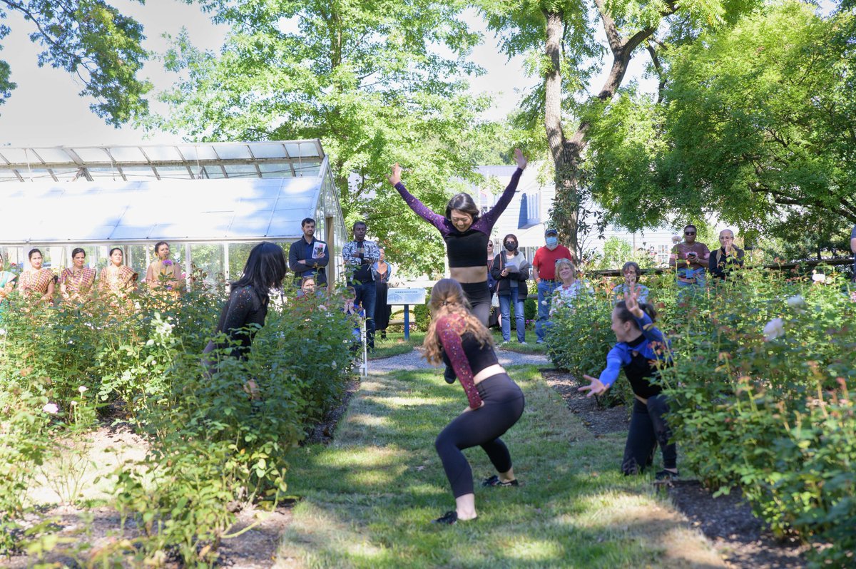 GeneralMischief's tweet image. Remembering warmer days performing a site-specific edition of "Stroll" at Liberty Hall Dance Fest '22. Grateful to bring this collaboration with @TAIKOPROJECT to this spectacular Rose Garden!

🤫Stay tuned for an exciting update to be revealed soon. #ExcitingThingsComing #Stroll