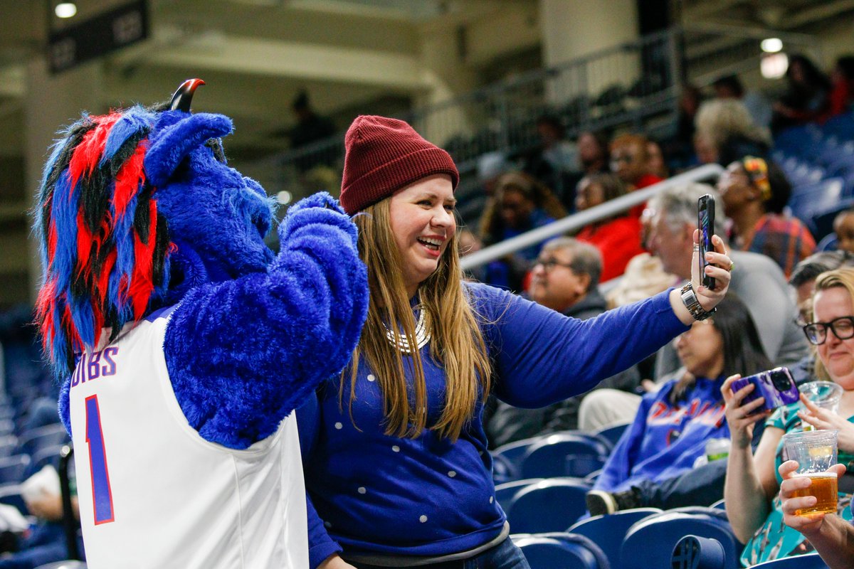 WintrustArena's tweet photo. Make sure to see @DePaulDIBS at the @DePaulWBBHoops game on Saturday at 4 PM. Give DIBS a hug or take a selfie before their birthday next Thursday! #BlueGrit #GrowUpSoFast
π | https://t.co/sDmMDjOzHP https://t.co/OY6soIUduh