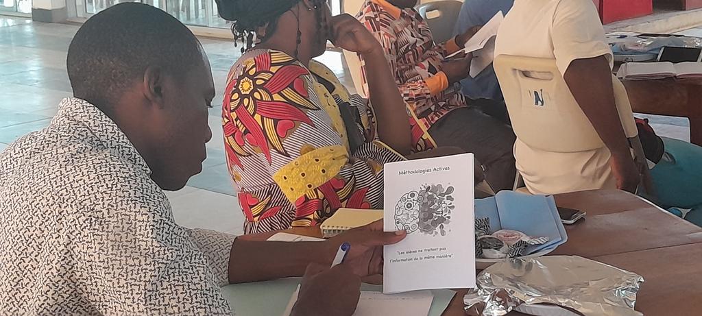 nazaretnkozoa's tweet photo. #GeneralAssemblyOfTeachers We reflect to improve our teaching practice #TheStudent at the center of learning. We offered them a #ThinkBox to innovate in our projects @NInnovateurs https://t.co/g32J8wuUoZ