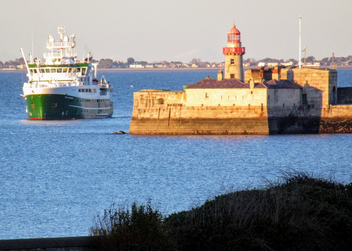 20.1.2023 Ireland's new state-of-the-art multi-purpose marine research vessel RV Tom Crean entering Dún Laoghaire Harbour this afternoon.
#rvtomcrean #dunlaoghaire #dunlaoghaireHarbour #tomcrean