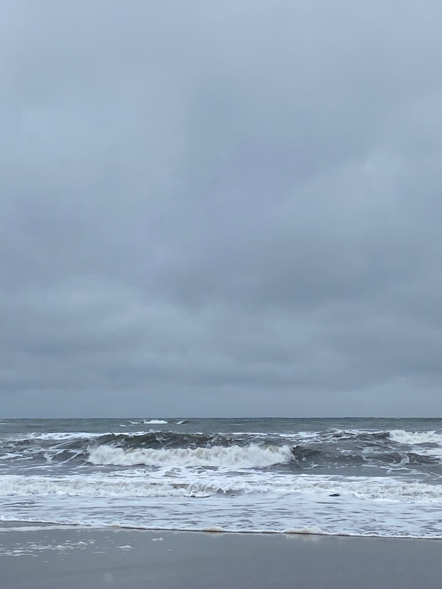 runnergirl0129's tweet photo. Quick view of the ocean during the snow storm before making the trip home. Hampton Beach, NH. #angryocean #hamptonbeach https://t.co/IbkQePz0tv