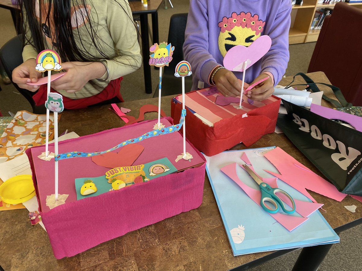 sarafurnival's tweet photo. Working collaboratively with one of our Gr. 2 classes to design and build parade floats representing a chosen holiday. Lots of talk about symbols that reflect various family traditions. @wmwtrailblazers #LibLC #MakerEd https://t.co/oZRQ8UniEy