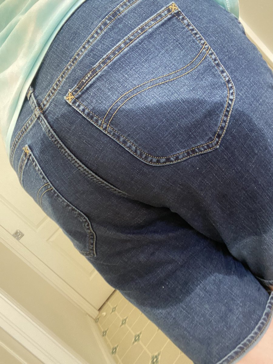 WetRabbitomo's tweet photo. Genuine question from me. If somehow we could hang out in person, what would you do if you noticed I wet myself or was actively having an accident. I really want to know 🥰🐇 https://t.co/VK5sxtUutQ