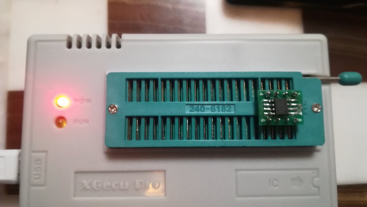 sofia809p's tweet image. 自分が放置しているマイアーケード

ゲームがファミコン版と不評でしたが、裏を返すとファミコンが動いてるんですよね

なのでライターで別のファミコンROMを上書きするだけ（シリアルROM剥がす失敗怖くて２台目放置中）
#マイアーケード