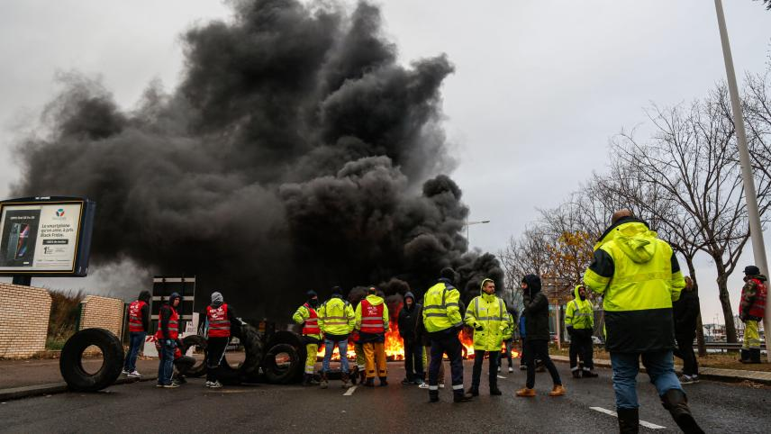 AnonymeCitoyen's tweet photo. La CGT Ports et Docks appelle à une grève le 26 janvier, sans attendre la date du 31 fixée par les centrales syndicales. La CGT Pétrole et la CGT Energie appellent à 48h de grève le 26 et 27 janvier #greve19janvier #greve31janvier #ReformeDesRetraites https://t.co/ucgNSxeOY1