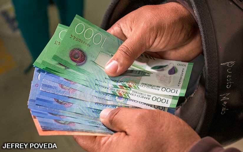 laprimerisima's tweet photo. La vicepresidenta Rosario Murillo anunció este viernes que a partir del mes de febrero se incorporará un ajuste del 5 por ciento en los salarios de todos los trabajadores del Estado. https://t.co/RoiTKePWwg