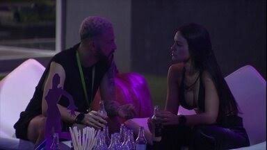 Larissa: “Na casa parece que todo mundo é bi, você já pensou em ser?

Fred: “Só se o Cristiano Ronaldo pedisse”
