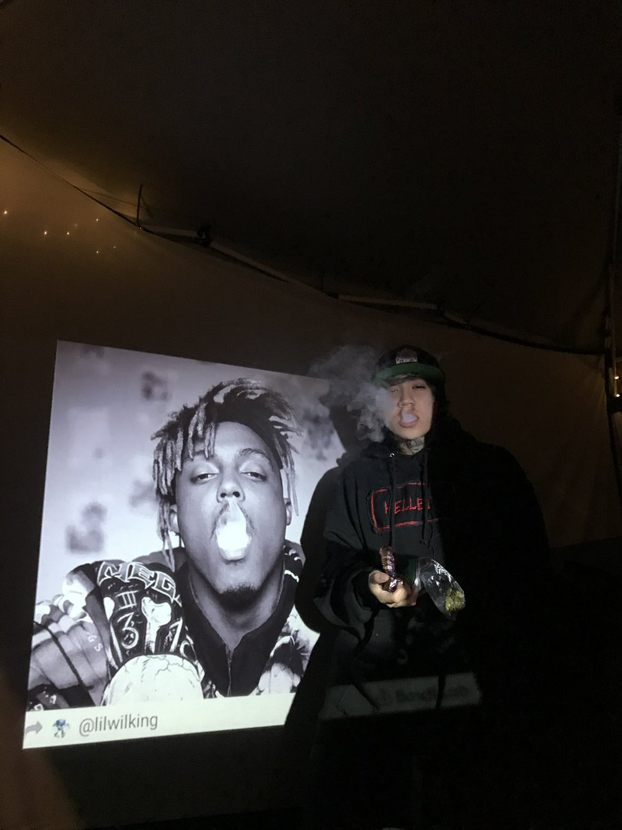KnowledgeOner's tweet photo. Rap my feelings out..but sometimes I feel lost, Smoke💨 Until I forget the world🌱my music video hit 20k I should be happy but- idk.
Smiling thinking of you #myDreamGirl .
World do me a favor &amp;
#CheckoutMymusic thanks..
#KnowledgeTheExtraordinary
Links: https://t.co/pluaSIrfXl https://t.co/XZ7WeHUa9S