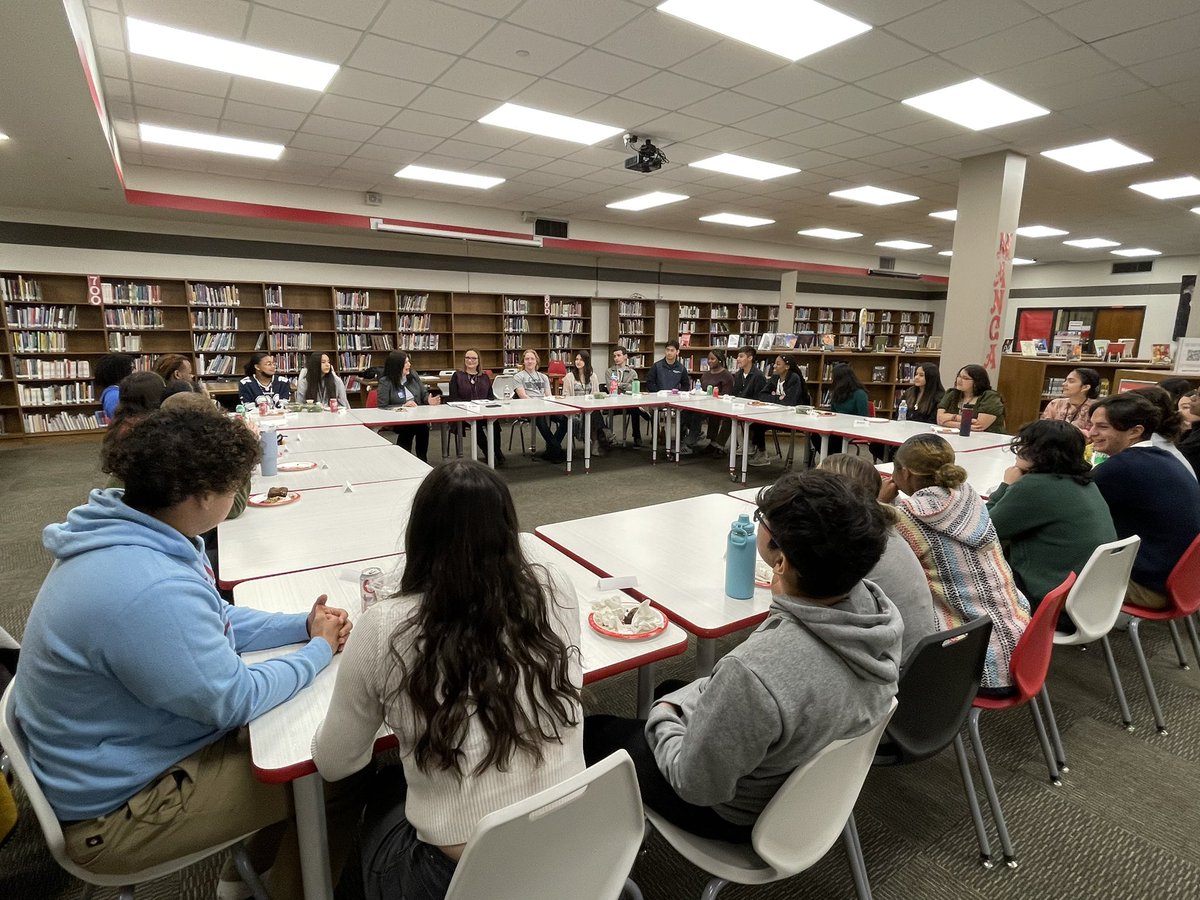 meeting of the minds at Mac Superintendent’s Advisory Council <a href="/MacArthurCards/">MacArthur HS</a> <a href="/MacArthurStuCo/">MacArthur StuCo</a> <a href="/IrvingISD/">Irving ISD</a>