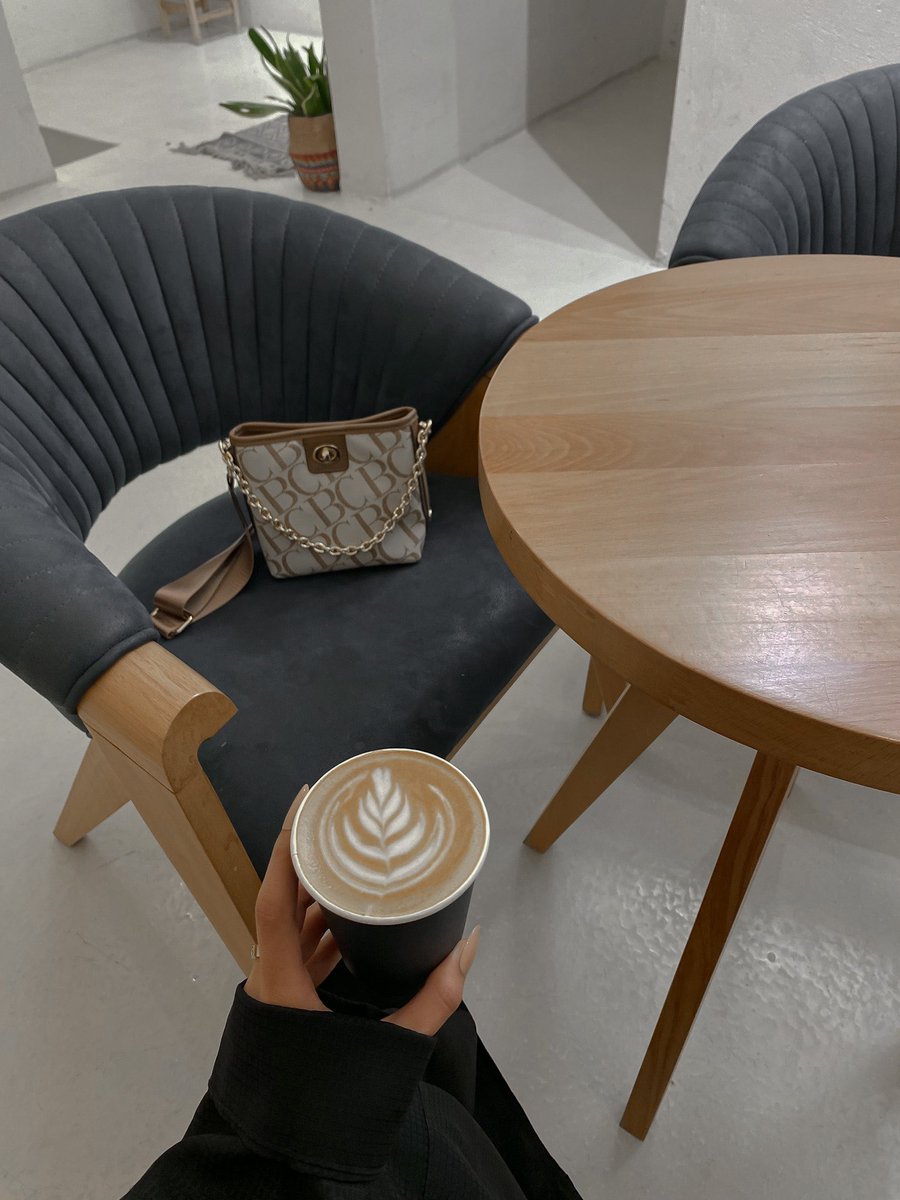 “ تكونين عظيمة فعليًا لما يكون همّك 
الوحيد ، كيف تكونين رايّقه كل يوم “🤎