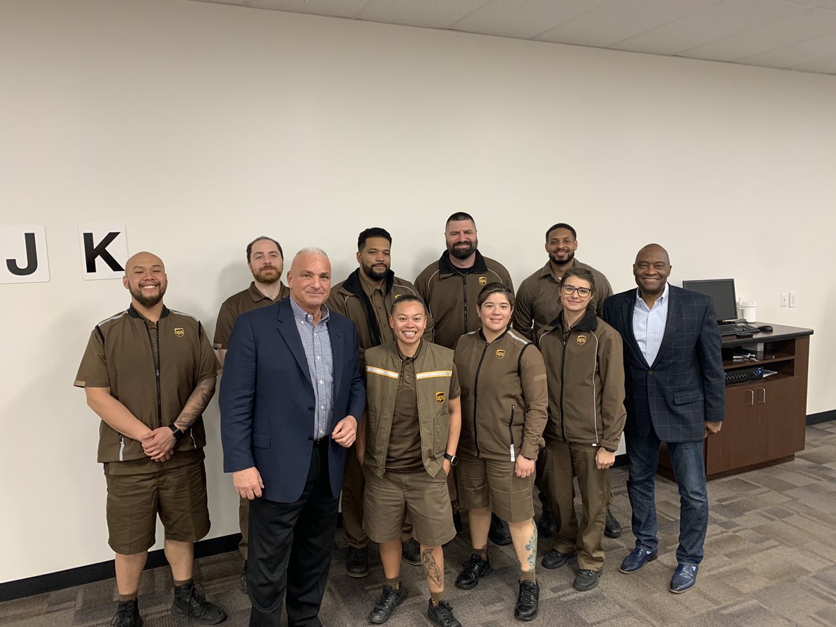 UPSIntegradMenl's tweet photo. New North California District President Al Falco stopped in to visit our MDST Class this week and helped us kick off UPSers appreciation week! https://t.co/nBEYs3yUWi