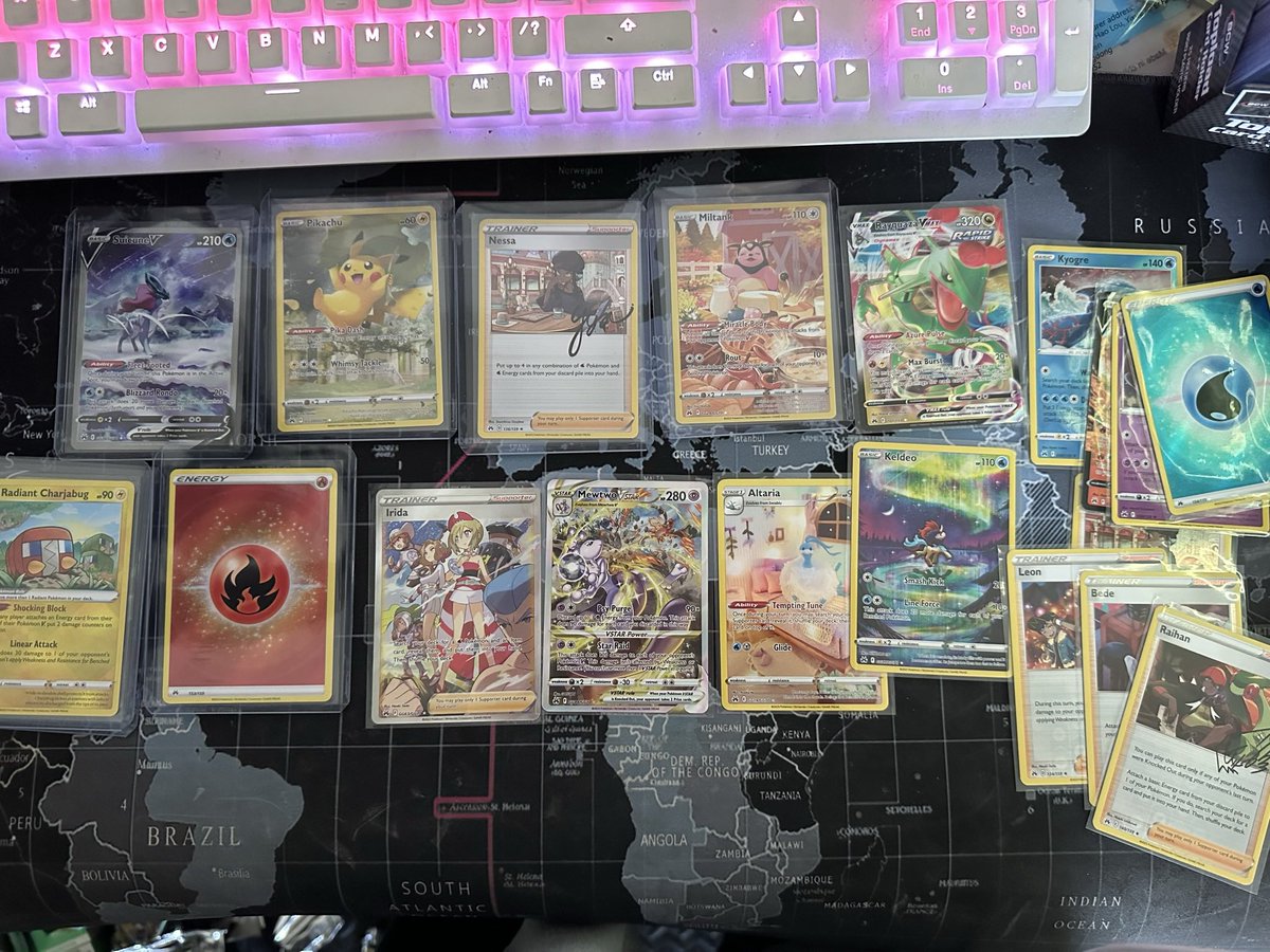 AyeeeitsLiam's tweet photo. @PokemonTCGDrops Two regular etbs 😄 https://t.co/Xwcjt25iLQ