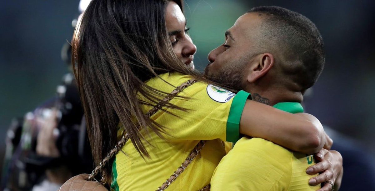 DaleyLeftFoot's tweet image. You can't tell me dani Alves forcibly went for some club rat when he has this at home and worships the ground she walks on 🙄🙄 there's not a single ounce of his personality that would even reflect that. Nope