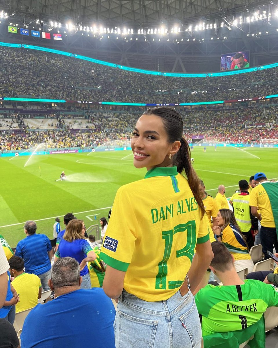 DaleyLeftFoot's tweet image. You can't tell me dani Alves forcibly went for some club rat when he has this at home and worships the ground she walks on 🙄🙄 there's not a single ounce of his personality that would even reflect that. Nope