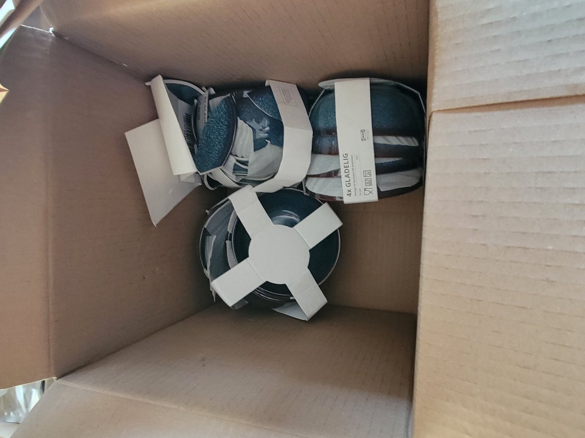 shane_walker's tweet photo. I love how @IKEAUSA has embraced #minimalism with their packing materials when shipping bowls. These are going to be perfect for eating out of. #sustainable https://t.co/dXiyCEAv41