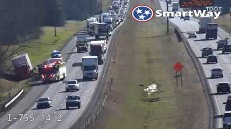 Local3News's tweet image. TRAFFIC ALERT: A crash on I-75 North has closed the right lane and shoulder near mile marker 13.8 in Ooltewah, TDOT reports.
Find live traffic updates on the Local 3 Traffic Map:
local3news.com/local-traffic/