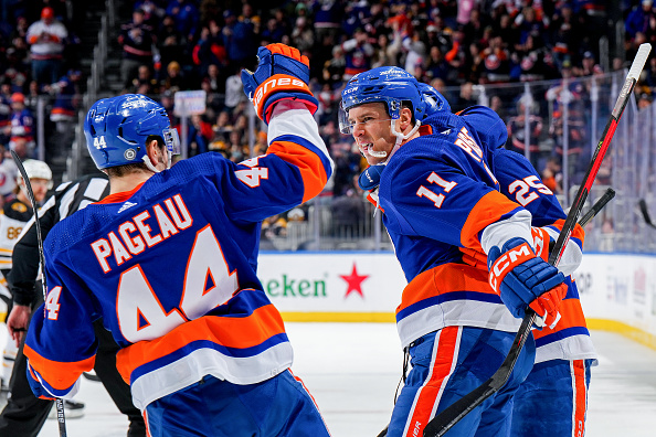 MSGNetworks's tweet image. #Isles are back home tomorrow 🙌 

RT &amp;amp; tag who'd you bring for a chance to win tix to the game!