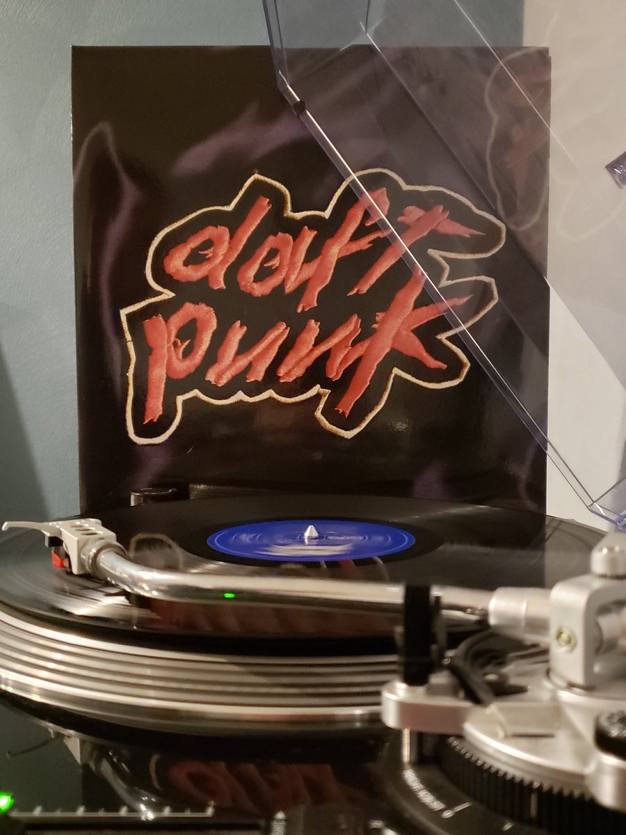 Daft Punk - Homework (1997/2022).
Released 26 years ago today.
#nowspinning #vinyl #electronic #techno #house #frenchhouse #daftpunk
