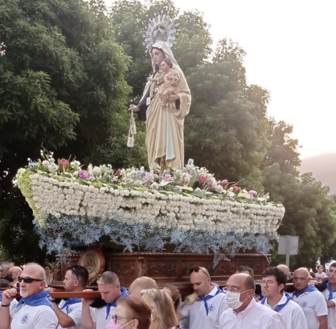 pablofeas96's tweet photo. Quien no conoce a Dios…. A cualquier santo le reza 👀 #ocarmeneocarmen https://t.co/dyUXtee66S
