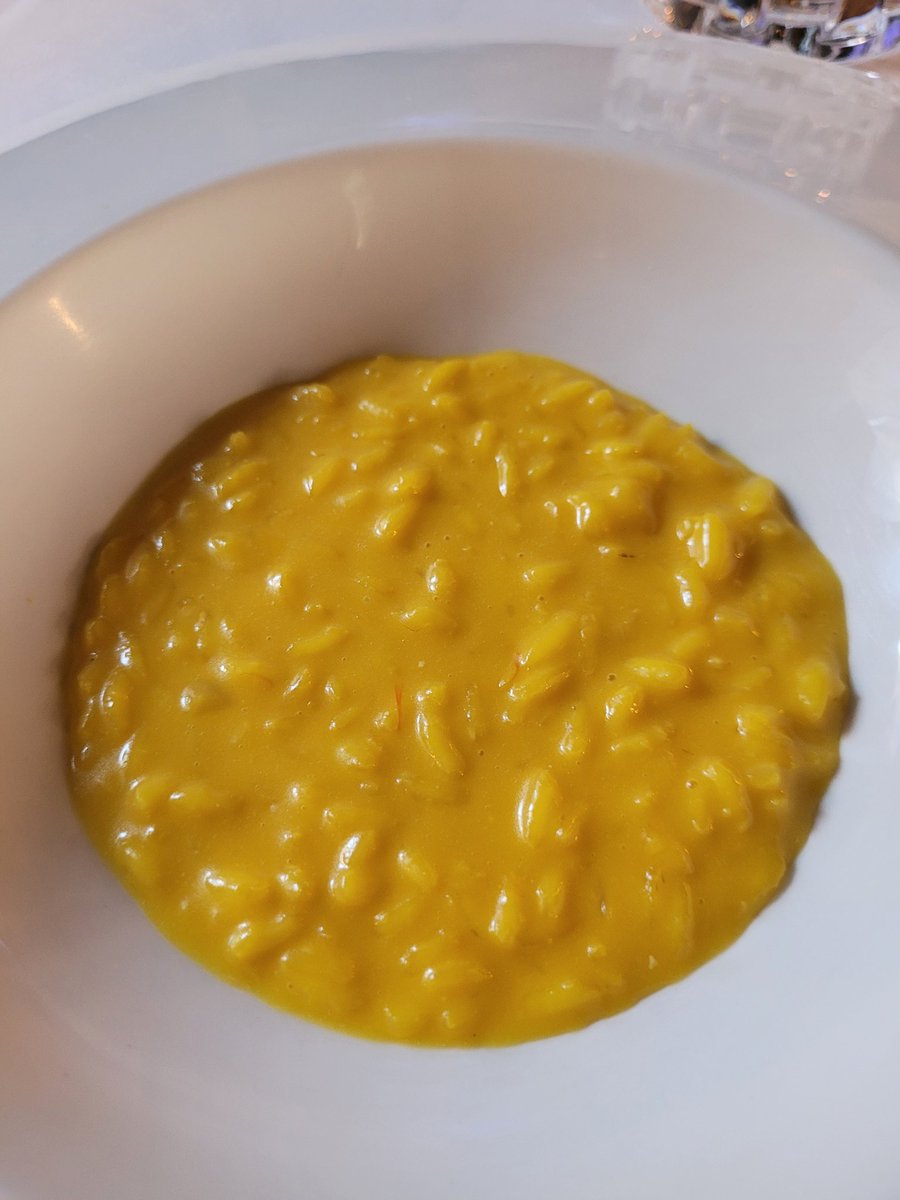 complicidadgast's tweet photo. Me encanta #lapiperna. Una cocina honesta,fina, de muy buen producto y combinando imaginación y tradición.
Hoy los raviolis de ortiga y borraja emocionaban como la salsa de liebre que acompañaba un canelon y el risotto con tuétano y azafrán.
Para volver una y otra vez. https://t.co/LkwfRy0qt5
