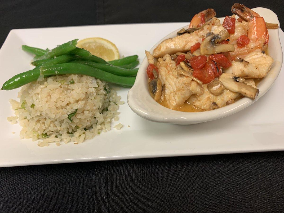 InnSpanishHead's tweet photo. New Specials at Fathoms Restaurant.  Bacon Wrapped Top Sirloin with Garlic Mashed potatoes.   And, Sauteed Mixed Seafood with Scallops, Prawns, and Halibut with Roasted Red Peppers, Garlic butter.  Available Friday and Saturday.   call 541-994-1601 for reservations. https://t.co/8naD1lz6y4