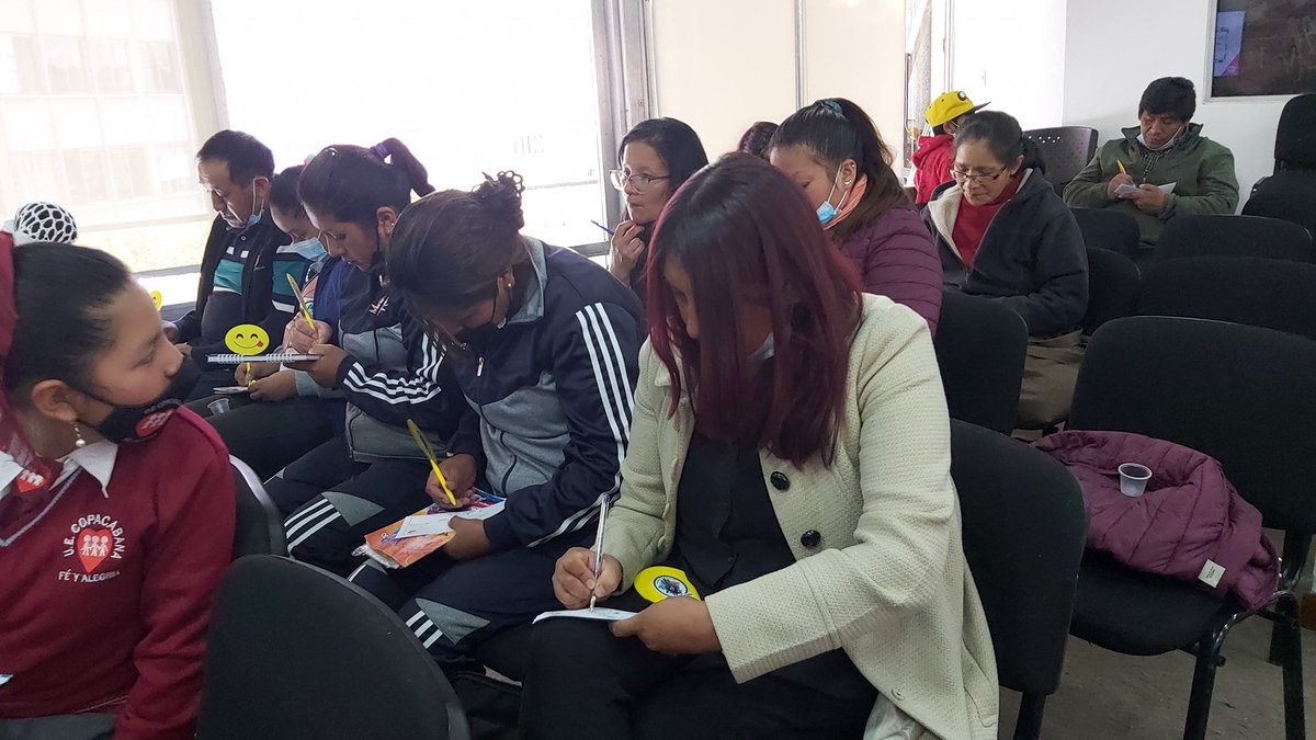 GAMLP_SMEDS's tweet photo. #SMEDS | La mañana de este viernes se llevó a cabo la primera socialización y degustación del Alimento Complementario Escolar con directores, estudiantes y padres de familia del macrodistrito Max Paredes. https://t.co/jROaPpPlQ1