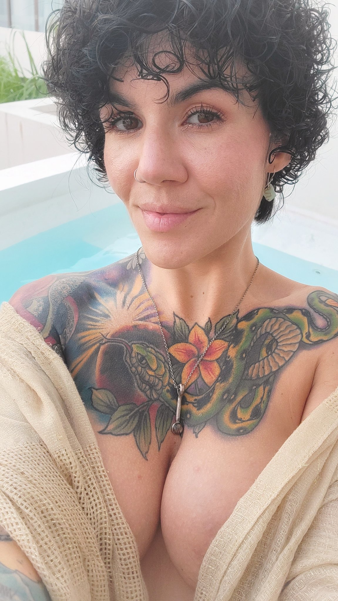 Frankie Rivers 🔞 on Twitter: "Live now! Enjoy sunset on the balcony in the jacuzzi with me