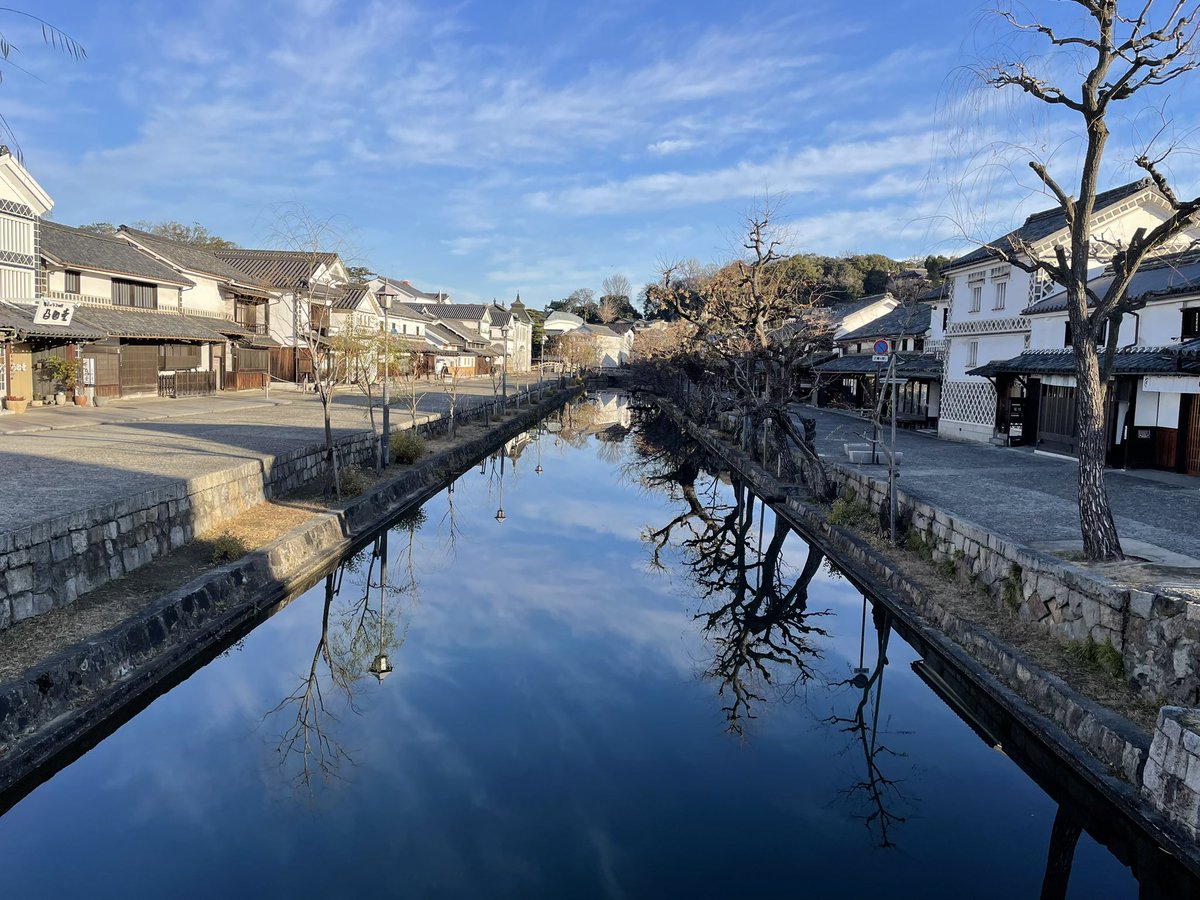 insidepersimmon's tweet photo. 空気が澄んで気持ちいい朝の美観地区☀️
天気が良く、川面のリフレクションが綺麗です🙂 https://t.co/Cq4IG3H1H4
