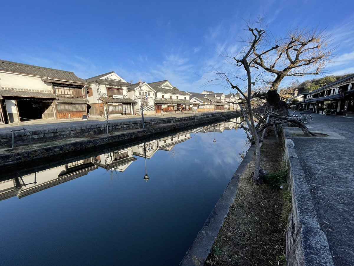 insidepersimmon's tweet photo. 空気が澄んで気持ちいい朝の美観地区☀️
天気が良く、川面のリフレクションが綺麗です🙂 https://t.co/Cq4IG3H1H4