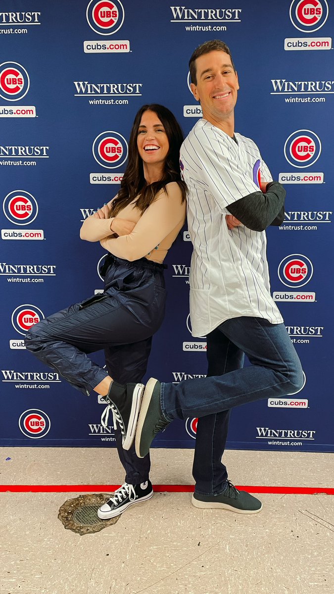 caitlinhendrix's tweet photo. Just some wholesome family photos to start off the weekend #cubs #kylehendricks #family #siblings @Cubs https://t.co/laUcIDES4d