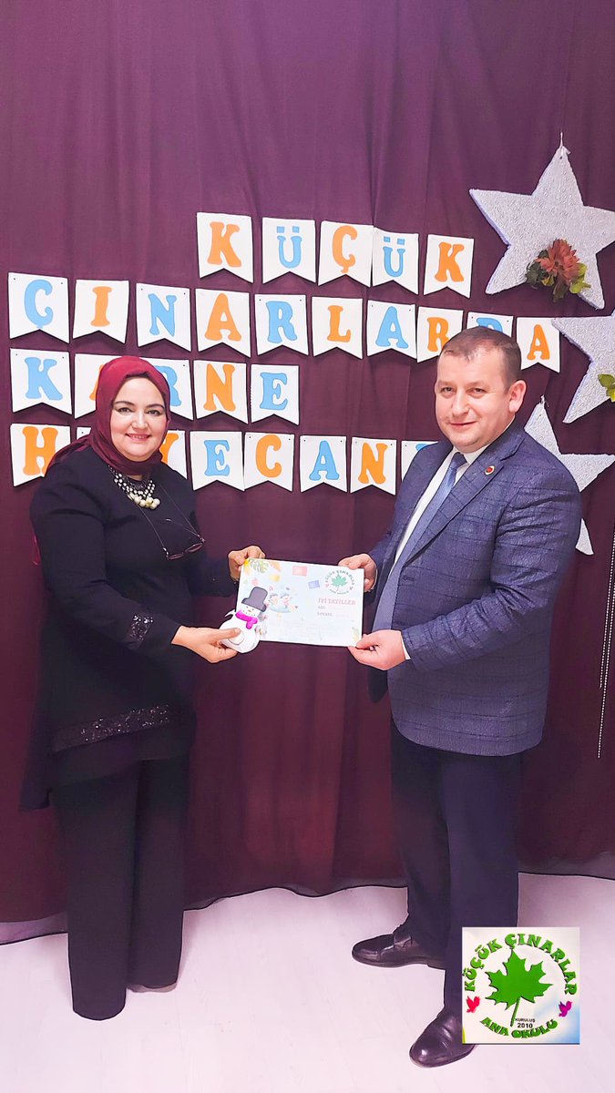 Küçükçınarlar Anaokulu öğrencilerimizin Karne heyecanına ortak olduk; 2022-2023 Eğitim-Öğretim döneminin 1.Yarıyıl ara tatilinde karne alan öğrencilerimizin mutluluğu paylaştık. Başarıları daim olsun.Okul Müdürü Sn Ayşe Aksungur ve Öğretmenleri tebrik eder,iyi tatiller diliyorum.