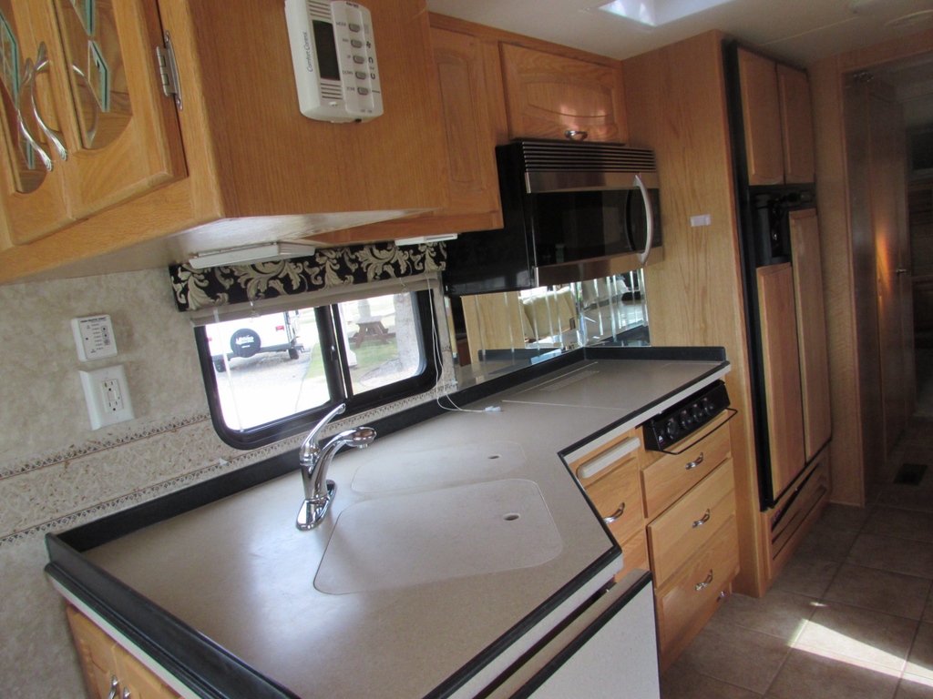 VellnerLeisure's tweet image. What a great looking rig! 😄 This 2005 #Newmar #DutchStar DP4010 class A motor home.

💻 vellner.com/listings/2005-…

#Vellner #RVWithVellner #VellnerRV #RedDeer #GoRVingCanada #ExploreCanada #ExploreAlberta #RVCare #RedDeerLife