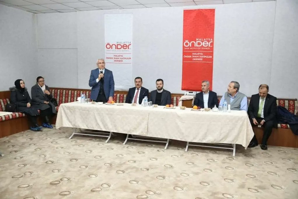 📍Genel Başkanımız Abdullah Ceylan, Malatya Eğitime Destek Platformu toplantısına katıldı.

🔹 AK Parti Milletvekili Bülent Tüfenkci, Büyükşehir Belediye Başkanı Selahattin Gürkan, kamu kurumu ve STK temsilcilerinin katılımıyla toplantı gerçekleşti.