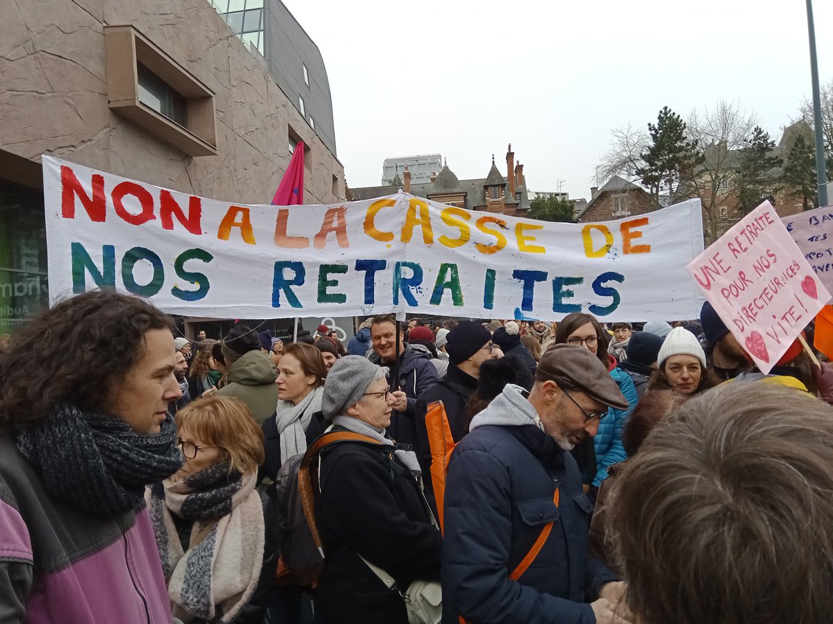 s_chirazi's tweet photo. Hier #19janvier2023 20 000 manifestants à #Rennes , 2000 à #Fougeres et #Redon , ... 30 000 dans le #dpt35 , avec des cortèges du public comme du privé : lactalis, PSA, des entreprises du transport et du bâtiment, des services publics et des jeunes. Vive la #greve ! https://t.co/wjiUzMiAcD